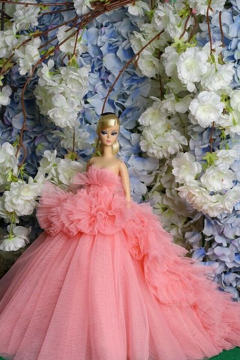 Bridal Barbie, Gown Outfit, Barbie Dresses, Dress Barbie Doll, Fashion Design Books, Plus Size Wedding Dress, Cape Wedding Dress, Party Frocks, Barbie Barbie