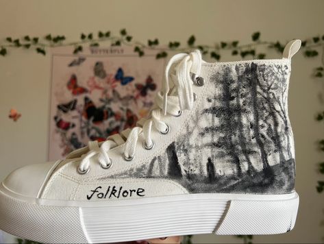 Painted Converse Taylor Swift, Taylor Swift Shoes Painting, Eras Tour Sneakers, Taylor Swift Painted Shoes, Taylor Swift Sneakers Diy, Diy Shoes Painting, Taylor Swift Shoes Diy, Swiftie Clothes, Selena Gomez Shoes