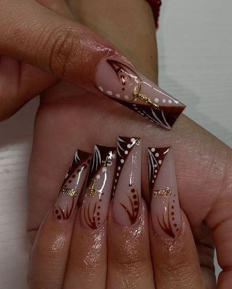 Brown Y2k Nails, 90s Nails, Brown Y2k, Brown Acrylic Nails, Arylic Nails, Y2k Nails, Dope Nail Designs, Unique Acrylic Nails, Classy Acrylic Nails