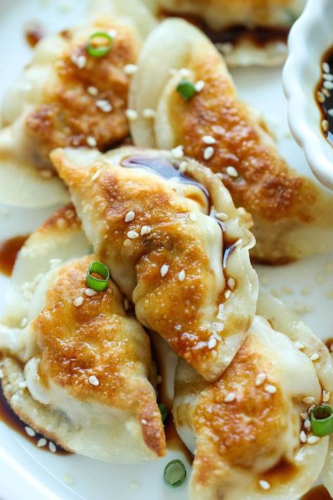 Chicken Potstickers, Potstickers Recipe, Wontons, Sesame Chicken, God Mat, Think Food, Taco Bell, Diet Keto, Asian Cooking