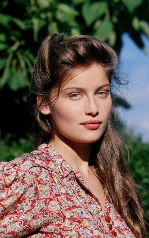 Laeticia Casta Tv Miniseries, Guess Girl, Laetitia Casta, 90s Supermodels, French Actress, Beauty Icons, French Girl, Celebrities Female, Beautiful Face