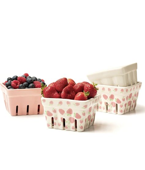 Ceramic Berry Basket, Strawberry Decor, Berry Basket, Strawberry Kitchen, Strawberry Decorations, Strawberry Pattern, Berry Baskets, Vegetable Basket, Kitchen Bowls