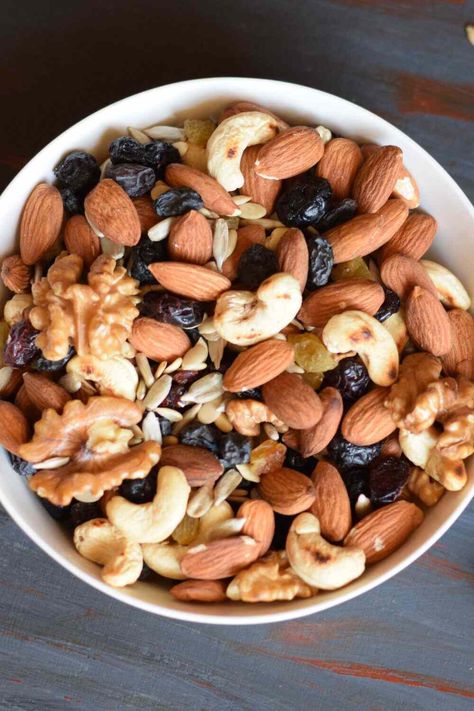 Healthy Trail Mix contains combination of nuts, dried fruits and seeds. Trail mix is a perfect healthy snacking option. Mixed Nuts Aesthetic, Mix Dry Fruits, Aiims Delhi, Barbecue Ideas, Nuts Snacks, Healthy Trail Mix, Seeds And Nuts, Mix Fruit, Winter Snack