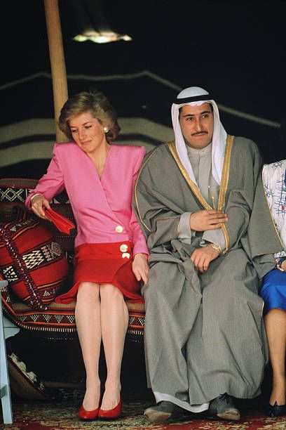 Prințesa Diana, Putri Diana, Rainha Elizabeth Ii, Catherine Walker, Princess Diana Family, Princess Diana Photos, Princess Diana Pictures, Travel Essentials List, Essentials List