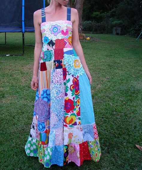 Quilted Clothes, Patchwork Dress Diy, Patchwork Dress Pattern, Patchwork Fashion, Custom Made Dress, Patchwork Clothes, Quilt Dress, Patch Dress, Made Dress