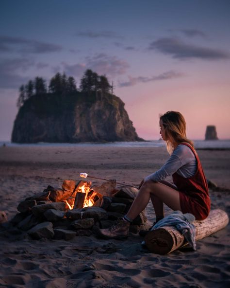 Washington State Hikes, Art Hippie, Washington Hikes, Backcountry Camping, Camping Aesthetic, Photographie Inspo, Olympic Peninsula, Beach Camping, Olympic National Park