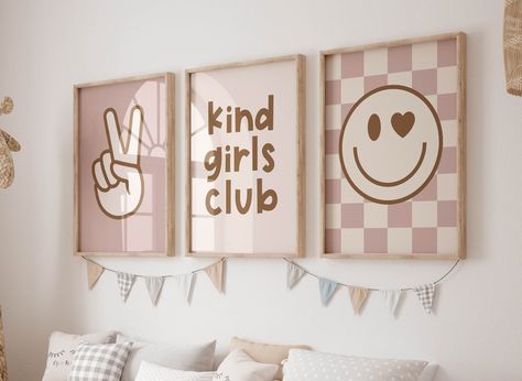 Toddler Girl Room Artwork, Retro Girls Room, Girls Bedroom Artwork, Natural Baby Room, Girls Room Artwork, Kids Wall Prints, Children Wall Art, Retro Nursery, Girls Bedroom Art