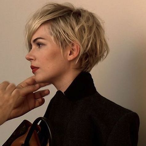 Great short haircut on Michelle Williams! Pixie Hairstyles, Michelle Williams Hair, 짧은 머리, Michelle Williams, Short Blonde, Short Blonde Hair, Great Hair, Hair Today, Hair Dos