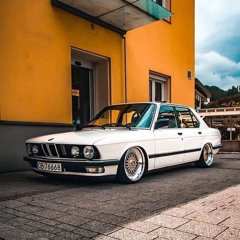 . . . #luxury #lux #bavaria #e28 #bmw #bmwe28  #germancar #sport #5series  #classicbmw #luxurysedan #mpower #stancebmw #sportsedan #klassik… Bmw Shark, E28 Bmw, Bmw E12, Bmw E46 Sedan, E46 Sedan, Bmw E28, Bmw Vintage, Bmw E9, Bmw 325