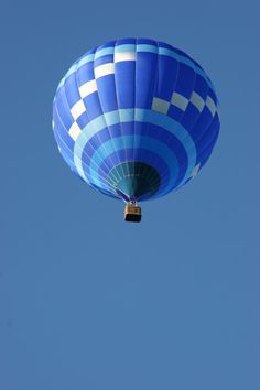 Blue Photography Aesthetic, Balloon Photo, Image Bleu, Sky Adventure, Mood Design, Le Grand Bleu, Blue Photography, Im Blue, Blue Balloon