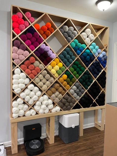 Bridal Shop Decor, Knitting Room, Fabric Store Design, Shoe Store Design, Showroom Decor, Sewing Room Inspiration, Clothing Store Displays, Clothing Store Interior, Clothing Store Design