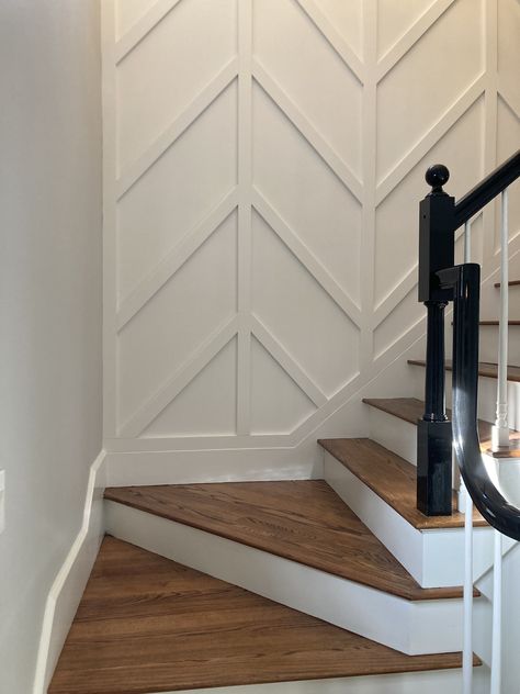 Accent Walls On Stairway, Accent Wall Stairwell Ideas, Stair Wall Decorating Ideas Modern, Accent Walls Stairs, Chevron Pattern Wall, Wood Accent Wall On Staircase, Upstairs Wall Ideas, Staircase Half Wall Ideas, Chevron Board And Batten Wall