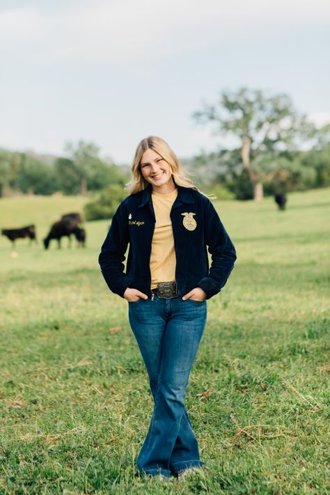 Senior Pictures Ffa Photo Ideas, Ffa Pictures Officers, Senior Pictures Ffa Jackets, Senior Pictures With Ffa Jacket, Livestock Pictures Senior Pics, Ffa Graduation Pictures, Senior Ffa Picture Ideas, Stockshow Senior Pictures, Livestock Photography Senior Pics