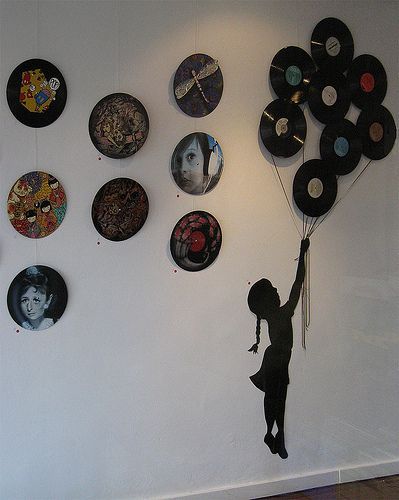 Vinyl Decor Ideas, Vinyl Records Diy, Records Diy, Record Decorations, Decoration Creche, Vinyl Record Crafts, Wall Art Diy Easy, Record Crafts, Old Vinyl Records