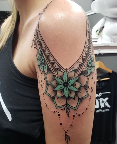 Elegant Shoulder Piece Shoulder Tattoo For Women Shoulder Piece Tattoo, Lace Shoulder Tattoo, Shoulder Tattoos For Females, Top Of Shoulder Tattoo, Women's Shoulder Tattoo, Feminine Shoulder Tattoos, Front Shoulder Tattoos, Shoulder Cap Tattoo, Cool Shoulder Tattoos