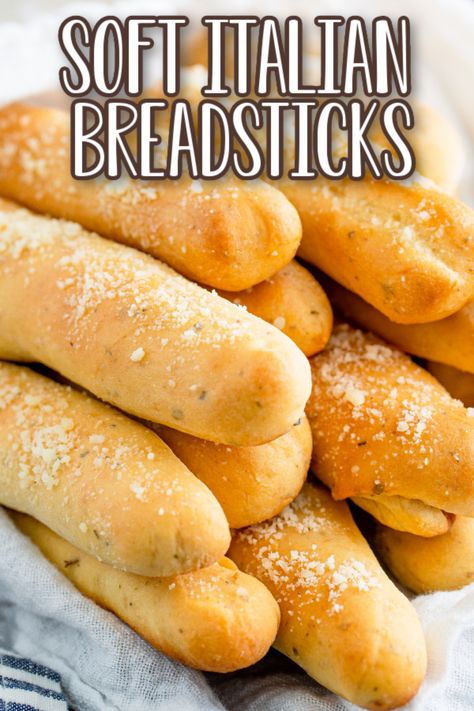 Soft Italian Breadsticks are the perfect accompaniment to any dinner! Easy step-by-step instructions included in this family-favorite recipe! Essen, Soft Bread Sticks, Husband Food, Italian Breadsticks, Italian Bread Sticks, Love Bakes Good Cakes, Good Cakes, Bread Sticks Recipe, Bread Sticks