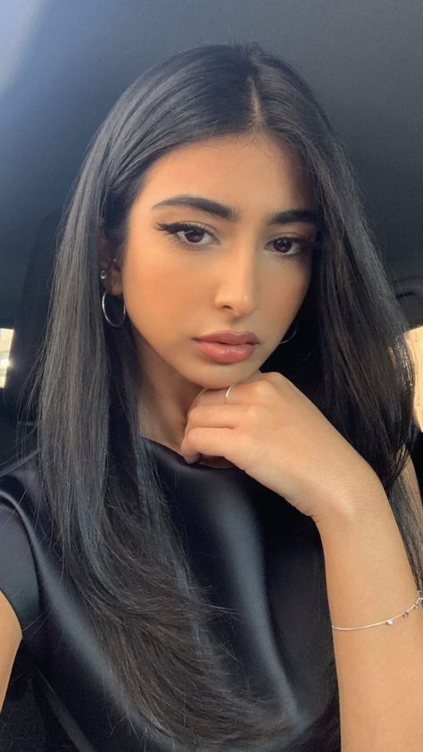 Iffat Marashi (irtr) | #fashion #outfit #beautiful #pretty Iffat Marashi, Indian Girl Makeup, Brown Girls Makeup, Pretty Brown Eyes, Indian Face, Chica Cool, Straight Hair Extensions, Indian Makeup, Makeup Makeover