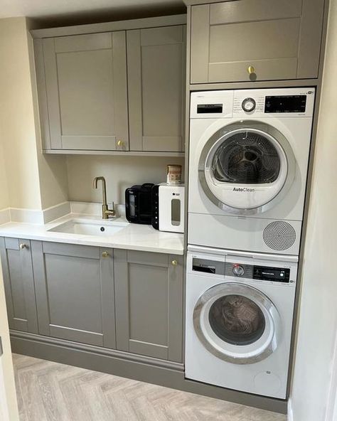 Utility Room Inspiration, Boot Room Utility, Utility Room Storage, Small Utility Room, Utility Room Designs, Stylish Laundry Room, Dream Laundry Room, Laundry Room Layouts, Laundry Room Renovation