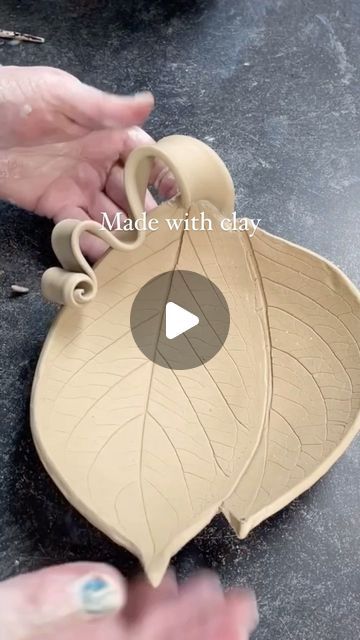 Leaf Pottery Ideas, Slab Clay Projects, Ceramic Leaves, Nature Home Decor, Pomegranate Art, Ceramic Leaf, Slab Ceramics, Pottery Ornaments, Clay Crafts For Kids