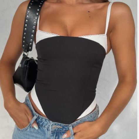 White Fox Feel The Spark Bustier Top In Black Size M New With Tags! Bar Outfits Night, Summer Bar Outfits, Cute Going Out Outfits, Go Out Outfit Night, Bar Outfits, Bar Outfit, White Fox Boutique, The Spark, Gameday Outfit