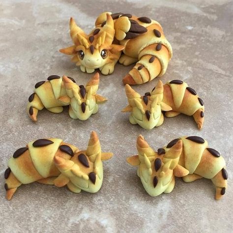 Croissant Dragon Bakes. - Album on Imgur Kuta, Pane Alle Olive, Haiwan Lucu, Cute Baking, Läcker Mat, Deilig Mat, ดินปั้น Polymer Clay, Kawaii Food, Cute Desserts