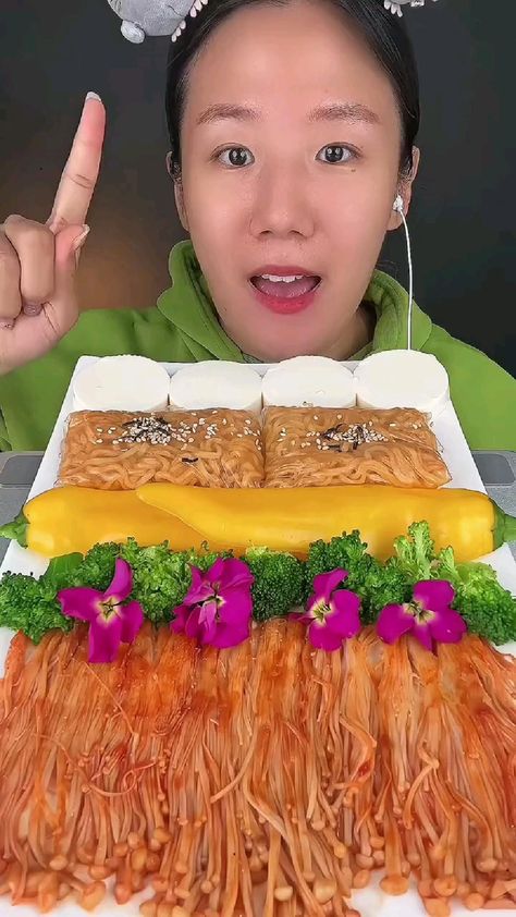 Octopus Eating, Candy Videos, Asmr Mukbang, Satisfying Eats, Asmr Eating, Body Fragrance, Asmr Food, Kawaii Cooking, Amazing Food Art