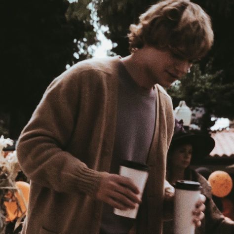 Tate Langdon Icons Aesthetic, Ahs Fall Aesthetic, Tate Outfits Ahs, Tate Langdon Cute, Ahs Wallpaper Aesthetic, Tate Langdon Outfit, Violet Harmon Style, Tate Langdon Icons, Violet Harmon Aesthetic