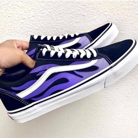 Custom Vans Old Skool, Skateboard Style, Street Tshirt, Vans Shoes Fashion, Stylish Inspiration, Custom Vans Shoes, Basket Vans, Cute Vans, Tenis Vans