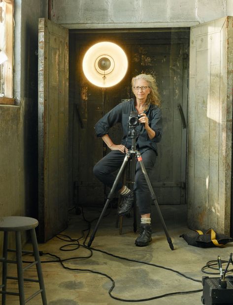 Annie Leibovitz, Annie Leibovitz Portraits, Anne Leibovitz, Annie Leibovitz Photos, Photographer Self Portrait, Annie Leibovitz Photography, Vision Photography, Environmental Portraits, Portrait Lighting