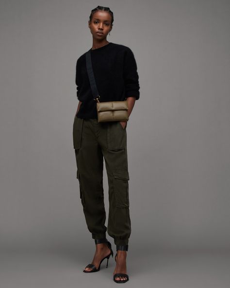 Tapered Cargo Pants Outfit, Cuffed Cargo Pants Outfit, Style Green Cargo Pants, Cargo Trousers Outfit, Green Cargo Pants Outfit, Olive Green Cargo Pants, Pink Cargo Pants, Cargo Pants Style, Green Cargo Pants