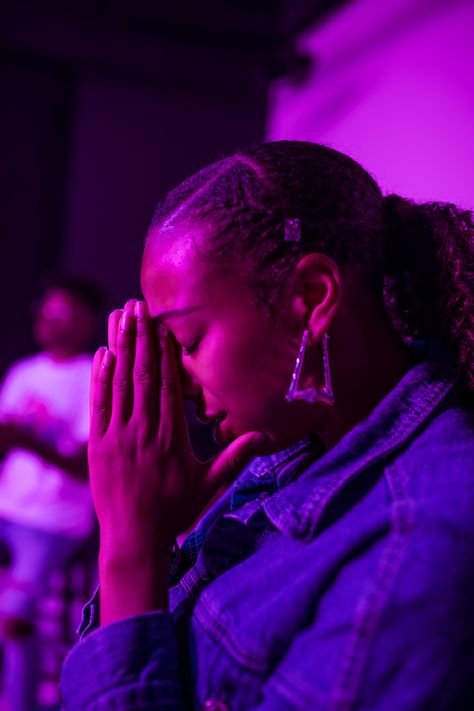 Your prayer is powerful and effective. Prayer Aesthetic Black Women, Prayerful Black Woman, Woman Worshipping God Photography, Praying Esthetics, Prayer Black Woman, Praying Asthetic Picture, Praising God Aesthetic, Prayer Aesthetic Christian, Pray Aesthetics