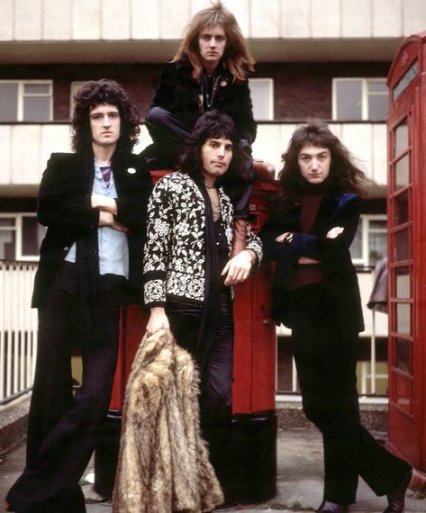 Tumblr, Queen Drummer, Queen Videos, Queen Ii, Queen Poster, Queen Photos, Queen Pictures, Band Pictures, Roger Taylor