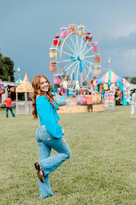 Senior Carnival Photoshoot, Fair Senior Photos, Senior Pictures At The Fair, State Fair Senior Pictures, Senior Fair Photoshoot, County Fair Senior Pictures, Fair Photoshoot Ideas, Carnival Senior Pictures, Carnival Instagram Pictures