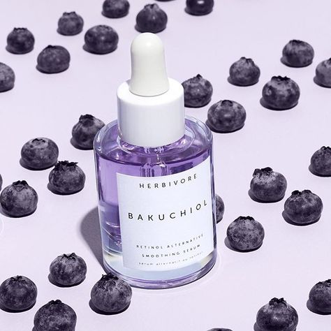 Hello blueberries  Harness the anti-aging powers of Blueberry Stem Cells in Bakuchiol Retinol Alternative Serum. These super berries are rich in antioxidants that help to strengthen the skin and protect it from environmental stress a leading cause of premature aging.  #bakuchiol #retinolalternative Skin Care Business, Smink Inspiration, Skin Care Routine 30s, Herbivore Botanicals, Cosmetic Packaging Design, Pretty Skin Care, Skin Care Brands, Face Skin Care, Beauty Skin Care Routine