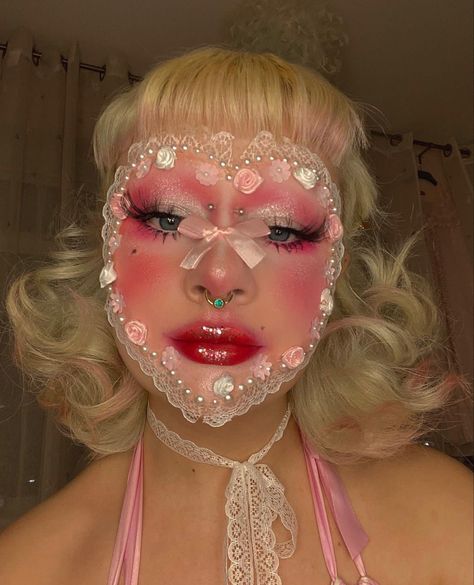 Candy Hearts Makeup, Coquette Clown Makeup, Pink Drag Makeup, Heart Clown Makeup, Dessert Makeup, Funky Makeup Creative, Cake Makeup, Barbie Swan Lake, Heart Makeup