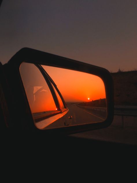 Sunset Color Aesthetic, Sunset Colors Aesthetic, Photography With Car, Car Sunset Aesthetic, Sunset Drive Aesthetic, Car Sunset, Sunset Drive, Car Glass, Red Sunset