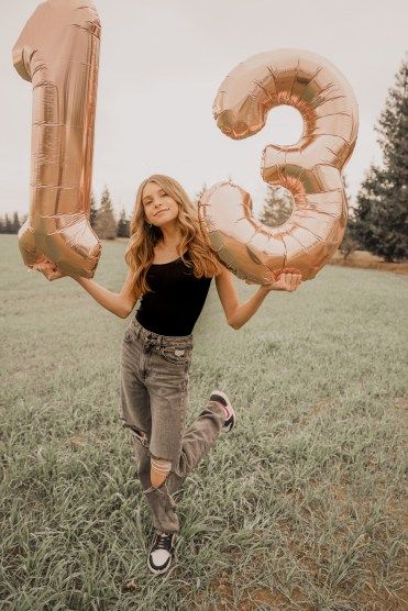 13 Birthday Picture Ideas, Outside Birthday, Sweet 16 Pictures, 14th Birthday Party Ideas, Thirteenth Birthday, Balloon Pictures, Teenager Birthday, Cute Birthday Pictures