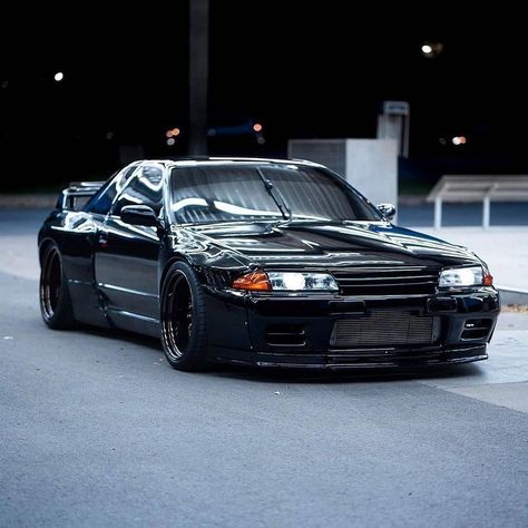 Nissan Gtr R32, Nissan Skyline Gtr R32, Nissan R32, Car Tattoo, Tokyo Drift Cars, Car Dream, Slammed Cars, R34 Gtr, Mobil Drift