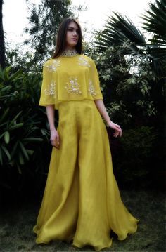 Yashodhara crop top paired with flaired palazzos Couture, Haldi Outfits, Chiffon Frocks, Frocks Designs, Salwar Kamiz, Indian Dresses Traditional, Traditional Indian Outfits, Indian Gowns Dresses, Trendy Dress Outfits