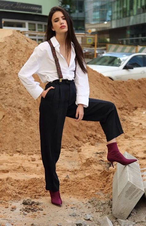Suspenders Outfit Ideas 2024: Classy to Casual Women's Fashion Dandy Outfit Women, Red Suspenders Women, Suspenders Outfit Women Casual, Womens Suspenders Outfit, Suspenders Women Outfits, Outfits With Suspenders For Women, Suspenders Outfit Women, Women Suspender Outfits, Leather Suspenders Women