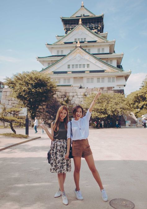 Osaka Castle Casual | Break My Style Japan Travel Outfit, Japan Ootd, Japan Travel Photography, Japan Outfits, Fashion 40s, 90s Summer, Travel Ootd, Japan Summer, Travel Pose