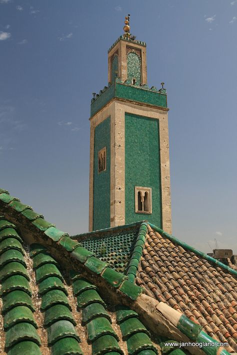 Spanish Mosque, Moroccan Mosque, Islam Aesthetics, Morocco Architecture, Zoo Inspiration, Islamic Civilization, Moroccan Architecture, Moroccan Inspiration, Pokemon Regions