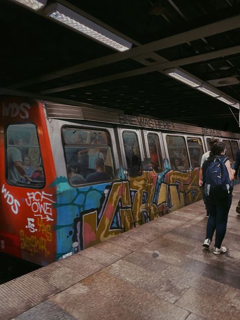 an old subway with colourful graffiti on it Street Graffiti Aesthetic, Graffiti Subway, Vampire City, Subway Graffiti, Graffiti Train, Grunge Graffiti, Diaries Aesthetic, Basketball Diaries, Train Graffiti