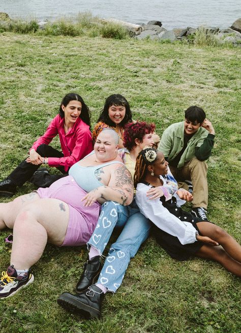 Rocker Chick Aesthetic, Photography Zine, Ashes Love, Drawing Body Poses, Rocker Chick, Queer Pride, Group Photography, Weak In The Knees, Family Coloring