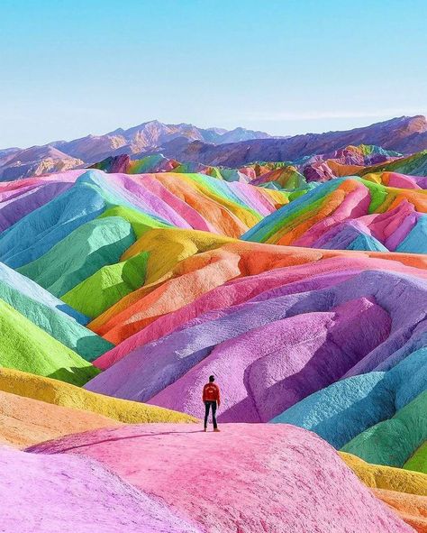 a colorful place by Ramzy Masri (New York based artist) Colors Of The World, Wallpaper Homescreen, Rainbow Pictures, Rainbow Mountain, Colorful Places, Affinity Photo, Rainbow Aesthetic, Rainbow Art, Alam Semula Jadi