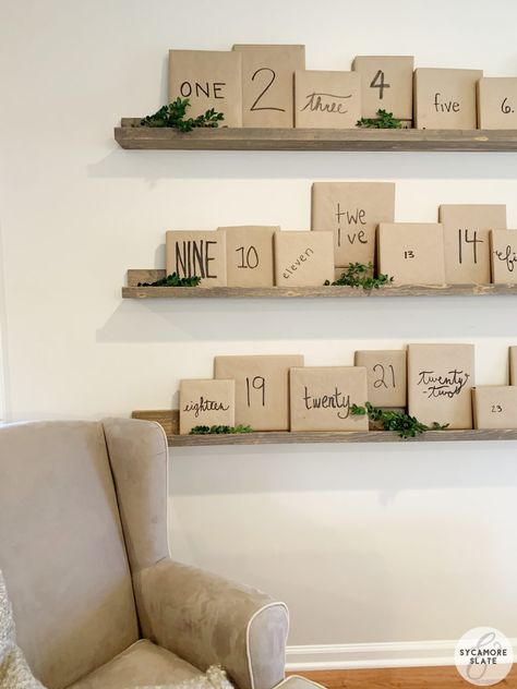 Diy Advent Calendar Ladder, Natal, Natural Advent Calendar, Christmas Book Advent, Minimal Advent Calendar, Children’s Advent Calendar, Books Advent Calendar, Diy Book Advent Calendar, Cute Advent Calendar Ideas