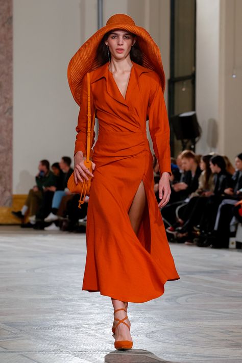 PFW AW18: Jacquemus – The Glass Magazine Couture, Jacquemus Orange, Orange Trends, Orange Outfit, Monochrome Fashion, Couture Runway, Live Fashion, Orange Fashion, Fall 2018