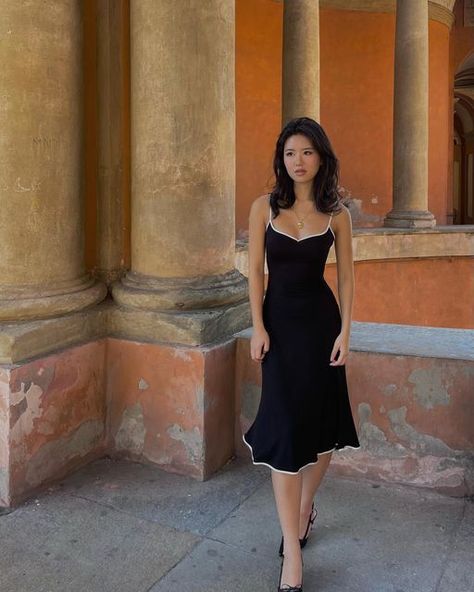 Couture, Black Dress With Scarf Classy, Mai Ardour, Midi Dress Formal Classy, Spy Aesthetic, Graduation Ceremony Outfit, Chic Outfits Edgy, Summer Graduation Dress, Mid Thigh Dress