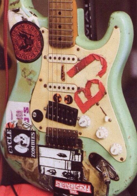 The most amazing guitar in the world: Billie Joe Armstrong's "Blue" Scream Street, Billy Joe Armstrong, Punk Songs, Famous Guitars, All The Bright Places, Angus Young, Joe Armstrong, Cool Electric Guitars, Billie Joe Armstrong