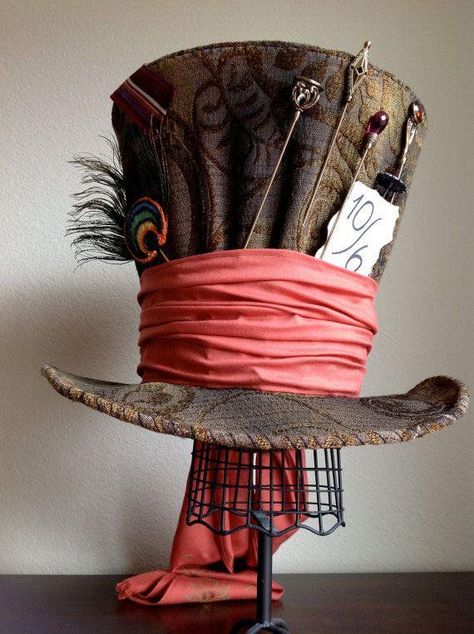 Tim Burton Mad Hatter, Mad Hatter Cosplay, Mad Hatter Top Hat, Mad Hatter Costumes, Mad Hatter Costume, Mad Hat, Mad Hatter Hat, Mad Hatter Party, Alice In Wonderland Costume